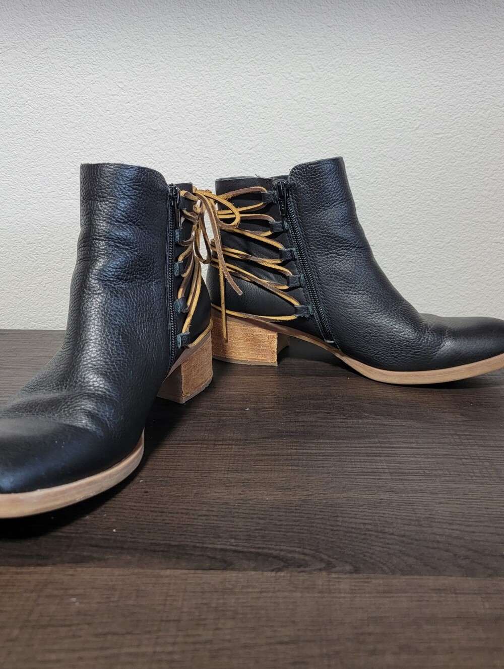 Korks Leather Strappy Zipper Heeled Booties - Picture 3 of 8